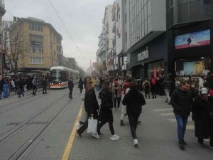 Çarşıda Yılbaşı Kalabalığı