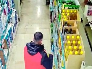 Markette Hırsızlık Güvenlik Kamerasında