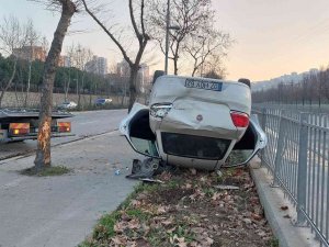 Otomobil Motosiklete Çarptı, Yaralıya İlk Müdahaleyi Yoldan Geçen Hemşire Yaptı