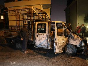 Doğalgaz Malzemeleri Taşıyan Kamyonet Küle Döndü