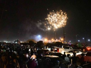 Pakistan 2023’e Havai Fişeklerle ’Merhaba’ Dedi