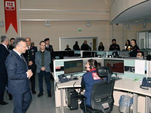 Aydın Valisi Aksoy, 112 Acil Çağrı Merkezi Personelinin Yeni Yılını Kutladı