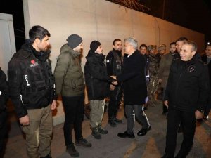 Vali Makas Yeni Yıl Akşamı Görev Yapan Personelleri Ziyaret Etti