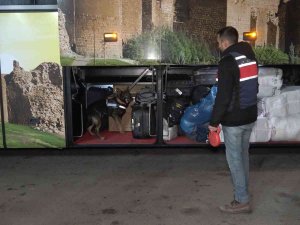 43 İlin Geçiş Güzergahında ’Yılbaşı’ Denetimi: Araçlar Tek Tek Durduruldu