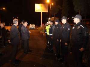 Yılbaşı Tedbirlerini Yerinde Denetleyen Vali Arslantaş, Görev Başındaki Personelin Yeni Yılını Kutladı