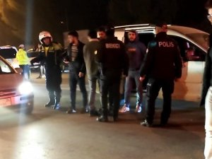 Kutlamanın Dozunu Kaçıran Gençler Birbirine Girdi