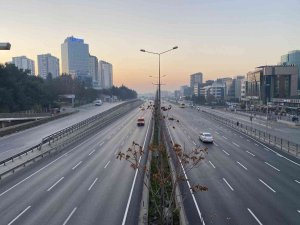 Yılın İlk Günü İ̇stanbul’da Yollar Bomboş