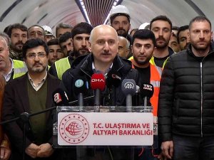 Bakan Karaismailoğlu Yeni Yıla Metro Çalışanları İle Girdi