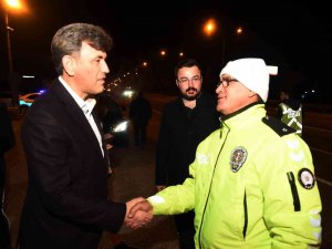 Ak Parti İ̇l Başkanı Çalışkan’dan Sağlık Personeli Ve Emniyet Güçlerine Yeni Yıl Ziyareti