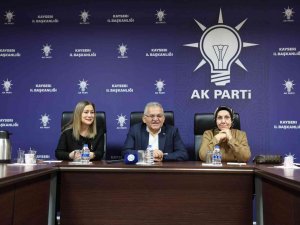 Büyükkılıç, Ak Parti Kayseri İ̇l Kadın Kolları Üyeleri İle İstişare Toplantısı Gerçekleştirdi