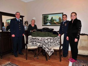 Hatice Teyzeden Mehmetçiğe 150 Bere Ve Boyunluk