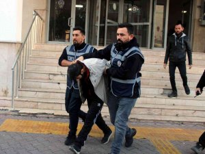 Polisten Kaçmak İçin Dolabın Üzerinde Bavulların Arkasına Saklandı