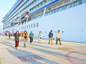 Kuşadası’na 2023 Sezonunun İlk Kruvaziyer Gemisiyle 841 Yolcu Geldi