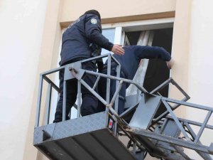 Evde Unuttuğu Telefon Polisi Alarma Geçirdi
