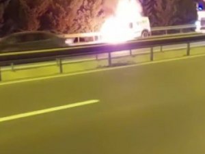 Tem’de Yanan Hafif Ticari Araç Alev Topuna Döndü