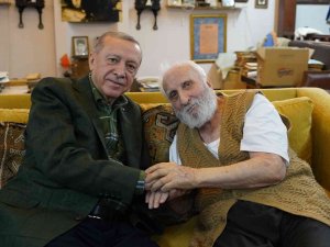 Cumhurbaşkanı Recep Tayyip Erdoğan, Neyzen Niyazi Sayın’ı Evinde Ziyaret Etti