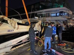 Bebek’te Lüks Tekne Sulara Gömüldü