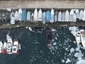 Caddebostan Yat Limanında Yanan Tekneler Havadan Görüntülendi