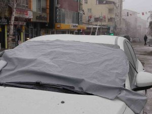 Göle Eksi 21,6 Derece İle Buz Tuttu