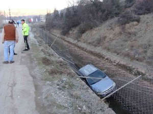 Buzlanma Nedeniyle Sulama Kanalına Uçtu