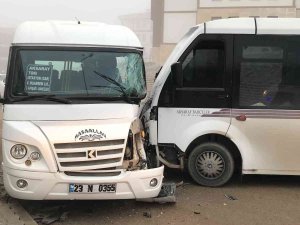 Elazığ’da Minibüsler Çarpıştı: 1 Yaralı