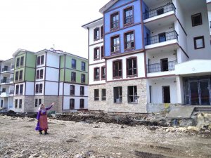 İ̇lçede İnşa Edilen Toki̇ Konutları, 600 Yıllık Coğrafi İşaretli Yöresel Kıyafetlerin Renkleriyle Boyandı