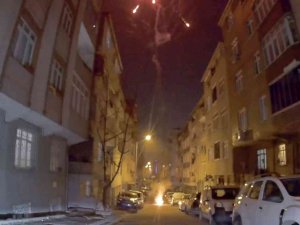 Sokak Ortasında Havai Fişek Patlattılar