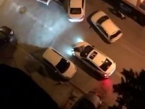 Park Yeri Tartışmasında Kaputa Tutundu, Araç Sürücüsü Aldırmadan Gaza Bastı