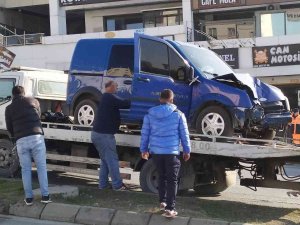 Başakşehir’de Kaza: 5 Yaralı