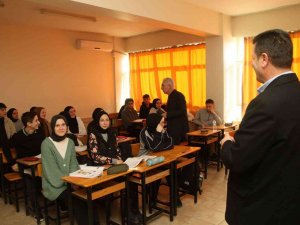 Başkan Soykan’dan Öğrencilerin Yüzünü Güldüren Hareket