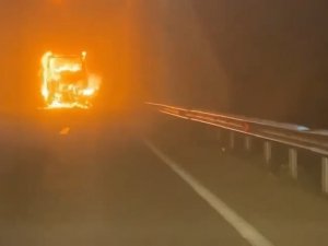Bursa’da Seyir Halindeki Yolcu Otobüsü Alev Alev Yandı