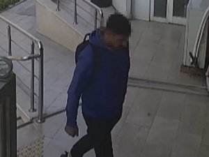 Çiğli Belediyesine Girmek İsteyen Şüphelinin Üzerinden Satır Ve Bıçak Çıktı