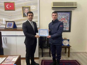 Terör Suçlusunu Yakalayan Jandarmaya Kaymakamdan Başarı Belgesi