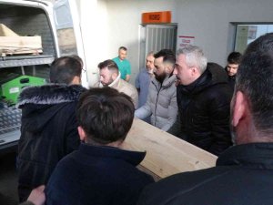 Kasabın Bıçaklayarak Öldürdüğü Gencin Yakınları Gözyaşına Boğuldu