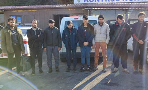 Rize'de Taksiden 8 Kaçak Göçmen Çıktı