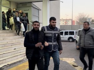 Yakalanan Zanlılardan Biri Basın Mensuplarına İsim Taktı, Diğeri Tükürdü