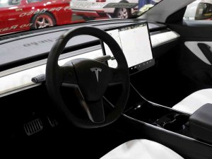 Sürücüsü Uyuyan Tesla 15 Dakika Boyunca Polisten Kaçtı