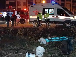 Kanala Uçan Triportör Sürücüsünü İtfaiye Kurtardı