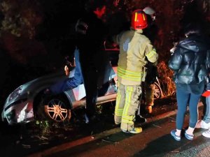 Sarıyer’de Araç Şarampole Devrildi: 3 Yaralı