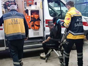 Evi Yanan Şahıs Son Anda Kurtarılarak Hastaneye Kaldırıldı