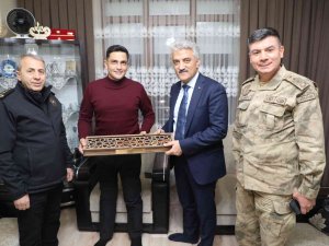 Vali, Emniyet Müdürü Ve Jandarma Komutanından Gaziye Ziyaret