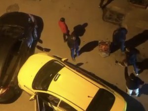 Otomobiline Çarpan Taksi Sürücüsünü Dövdü