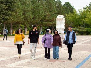İ̇nönü Üniversitesi Yeşil Kampüste 102 Basamak Yükseldi