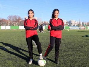 Aynı Takımda Top Koşturan Tek Yumurta İkizler, Oyun İçinde Karıştırılabiliyor
