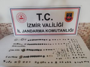 İ̇zmir’de 238 Parça Tarihi Eser Ele Geçirildi