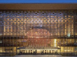 Sanatseverler 2022’de Akm’de Festival Ve Yenilikçi Teknolojilerle Buluştu