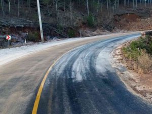 Yollarda Buzlanmaya Karşı Tuzlama Çalışması