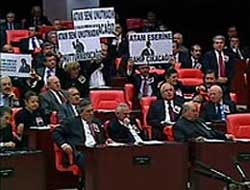 CHP'liler Meclis'te Pankart Açtı (VİDEO)