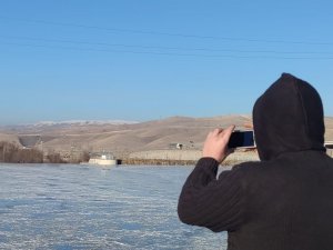 Karasu Nehri Ve Hes Baraj Gölü Buz Tuttu