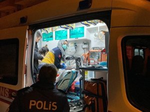 Evli Genç Kız, Sevgilisini Döven Eski Erkek Arkadaşını Bıçakladı